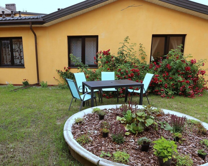 Dom Seniora Marion - Pod Dobrym Aniołem w Gzowie leży na ogrodzonej działce z ogrodem