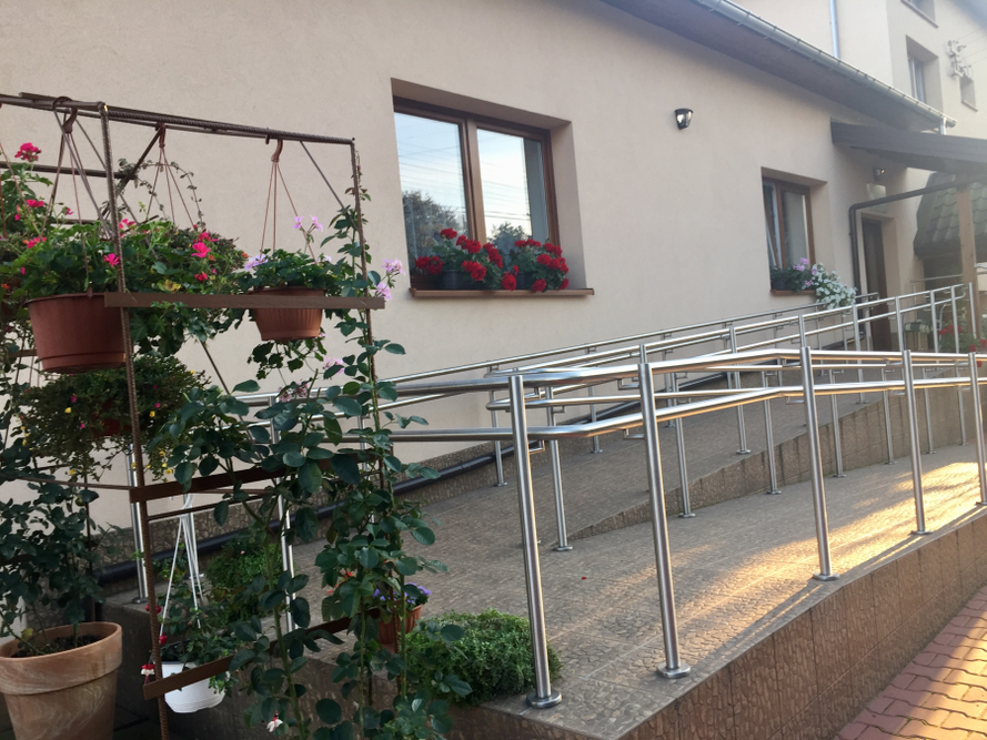 Dom Złotego Wieku w Komorowie to miejsce przyjazne seniorom i dostosowane do potrzeb osób niepełnosprawnych