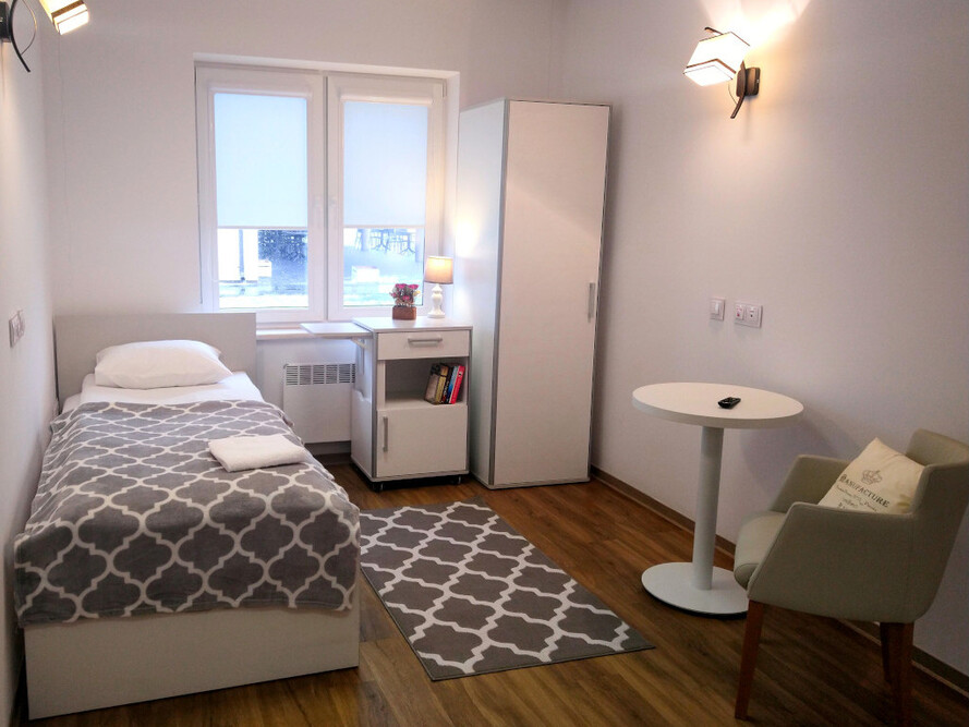 Jeden z pokoi w Domu Seniora Sielska Osada w Jaźwiu