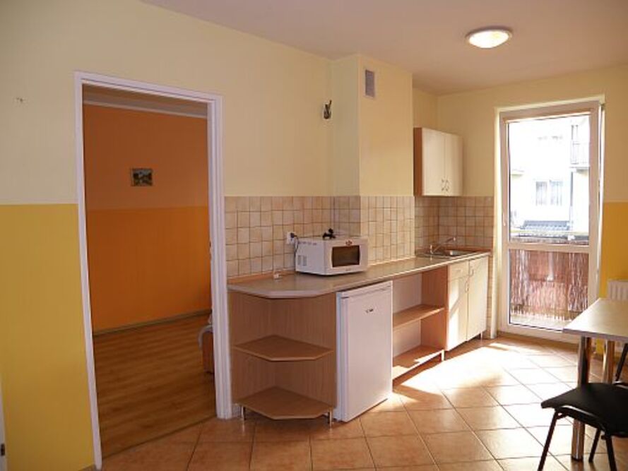 Pokoje w Prywatnym Domu Seniora i Seniorservis w Ustce posiadają nie tylko prywatne łazienki, ale i aneksy kuchenne