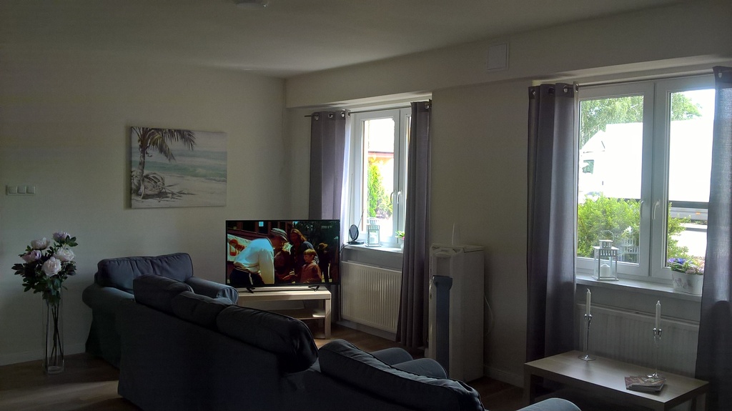 Dom Opieki Finezja w Działach Czarnowskich oddaje do dyspozycji mieszkańców przytulny pokój dzienny z TV