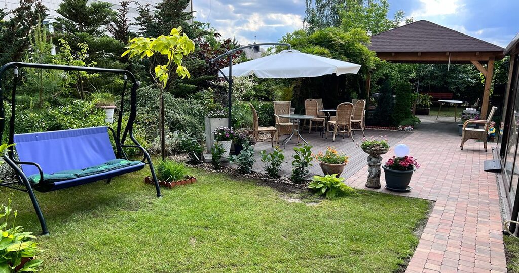 Dom Opieki nad Osobami Starszymi „Rodzina" w Pilchowie przygotował dla swoich podopiecznych przytulne miejsce do wypoczynku w ogrodzie 