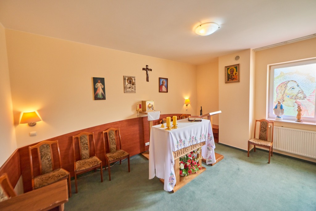 Dom Spokojnej Starości w Skępem dysponuje kaplicą, w której cyklicznie odbywają się nabożeństwa