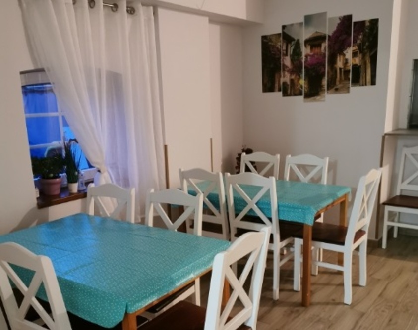 W Domu Seniora Lilia w Dębogórzu mieszkańcy jedzą posiłki wspólnie w jadalni