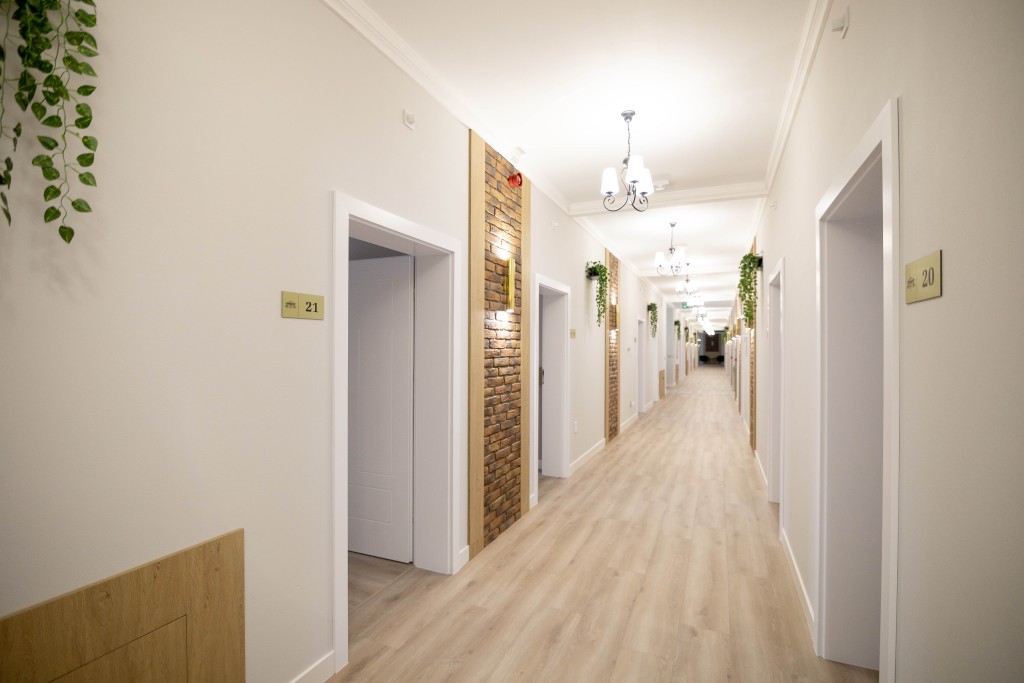 Dwór Seniora w Chrząstówce