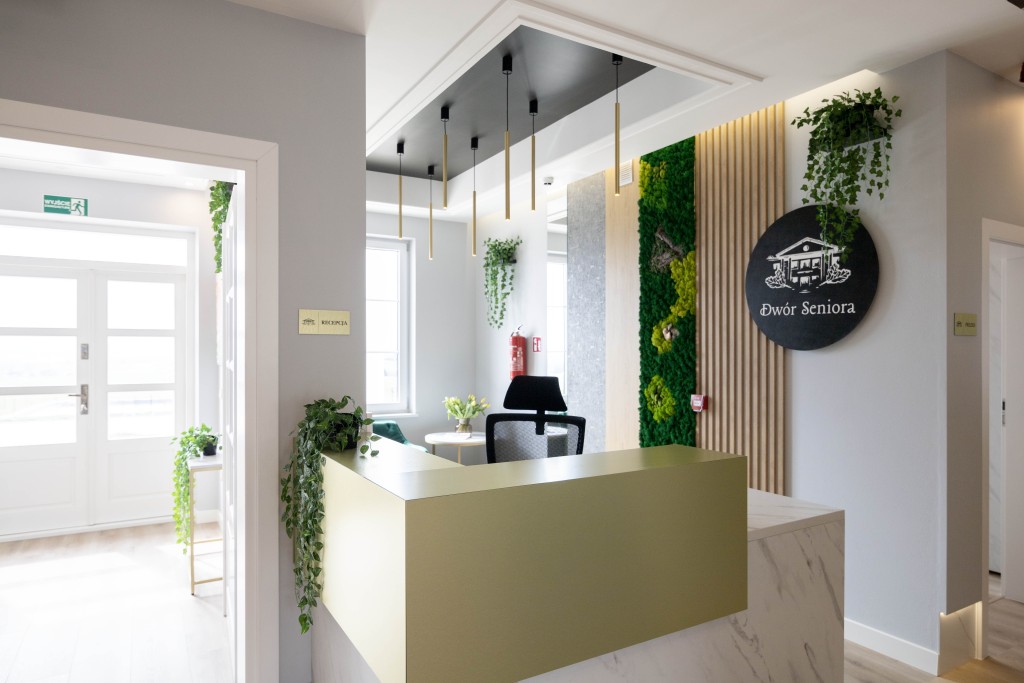 Dwór Seniora w Chrząstówce