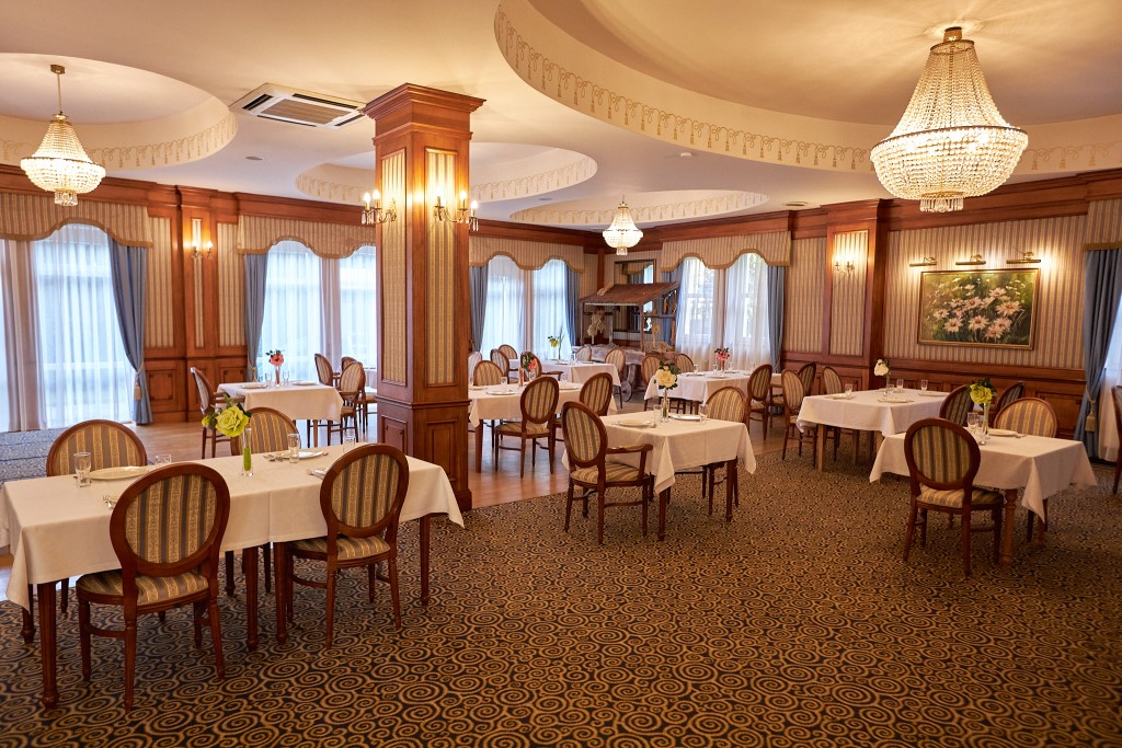 Sala restauracyjna w Domu Opieki ,,Villa Seniora II" w Zaczerniu