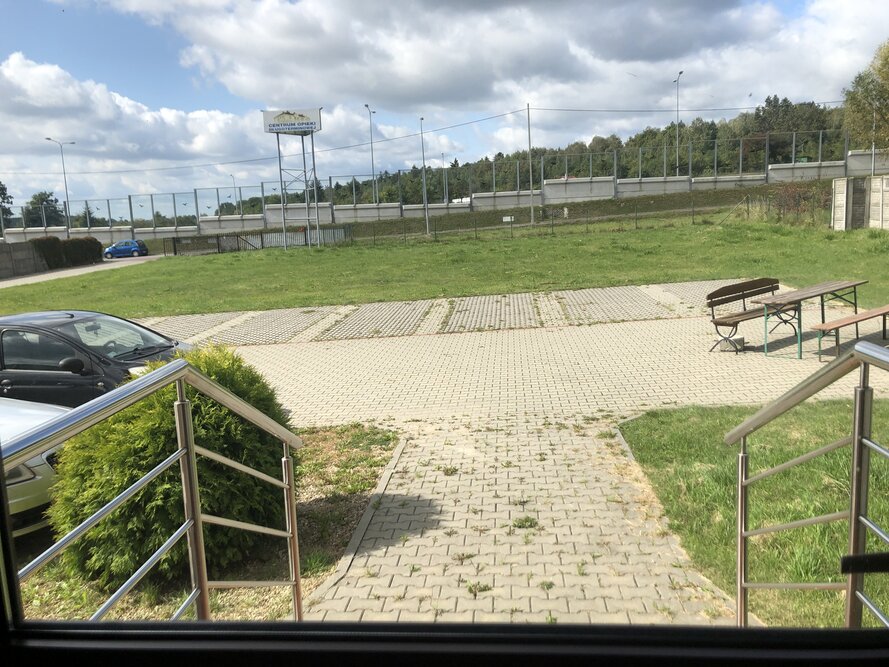 Centrum Opieki Długoterminowej w Kielcach dysponuje przestronnym parkingiem dla odwiedzających