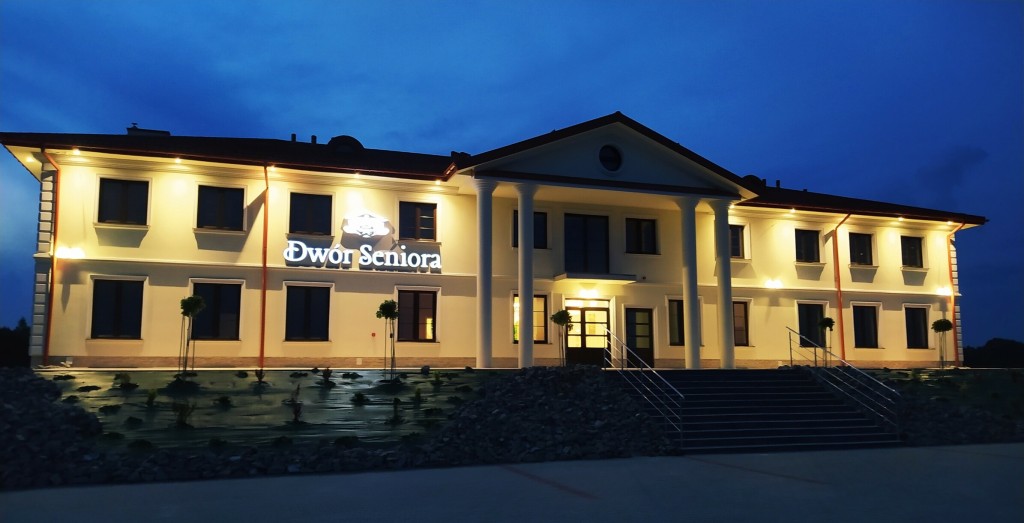 Dwór Seniora w Chrząstówce