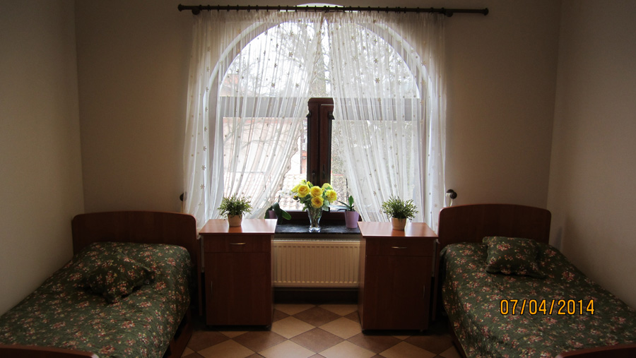 Dom Opieki „Willa Pod Wieżą" w Gdańsku oferuje seniorom zakwaterowanie w pokojach 2- lub 3-osobowych