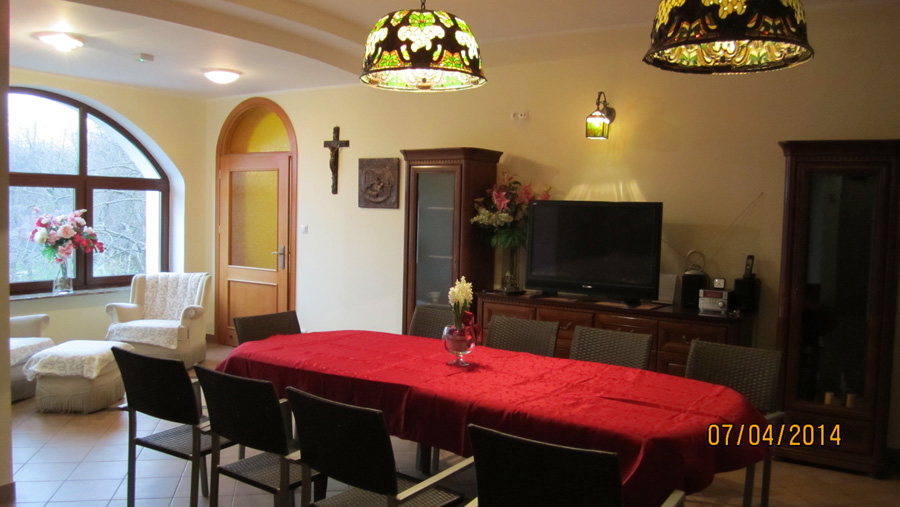 W Domu Opieki „Willa Pod Wieżą" w Gdańsku mieszkańcy mają do dyspozycji przytulny pokój dzienny