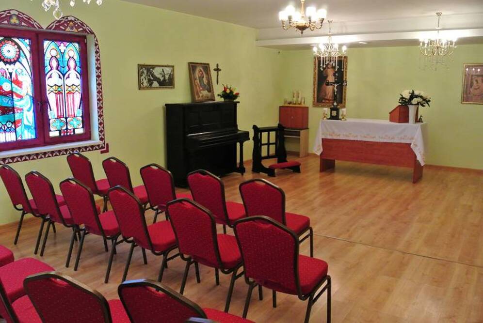 Na terenie Kompleksu Wypoczynkowo - Opiekuńczego „Dom Nad Doliną” w Rożnowie znajduje się kaplica