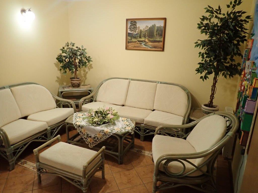 W Domu Seniora Pod Sosnami w Rokicinie przygotowano dla seniorów przytulny kącik dzienny
