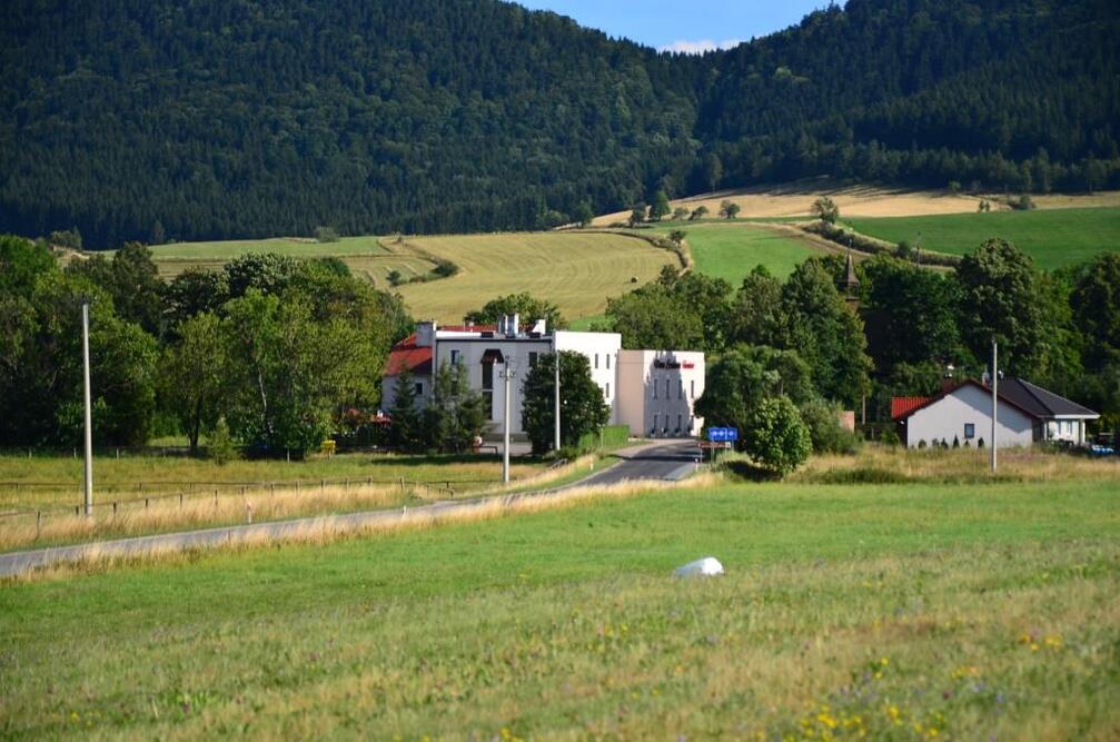 Okolica Domu Seniora JANTAR w Rybnicy Leśnej 