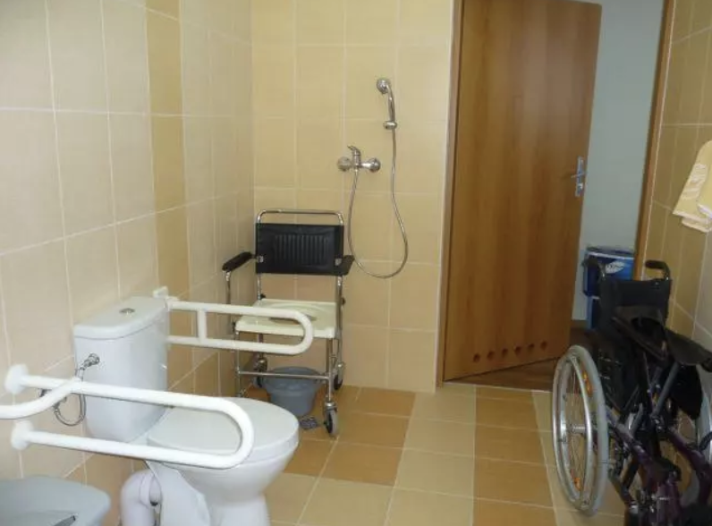 Dom Seniora Tęcza w Łapinie Kartuskim to miejsce przyjazne osobom niepełnosprawnym