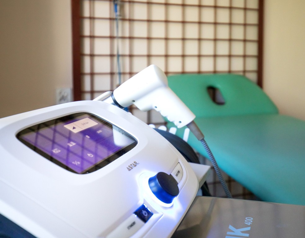 Na terenie Centrum Opiekuńczo-Pielęgnacyjnego RODZINA w Parszowie znajduje się nowoczesna sala rehabilitacyjna