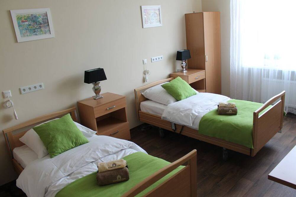 Dom Seniora „Salwator Park" w Mikołowie dysponuje wygodnie urządzonymi pokojami o podwyższonym standardzie