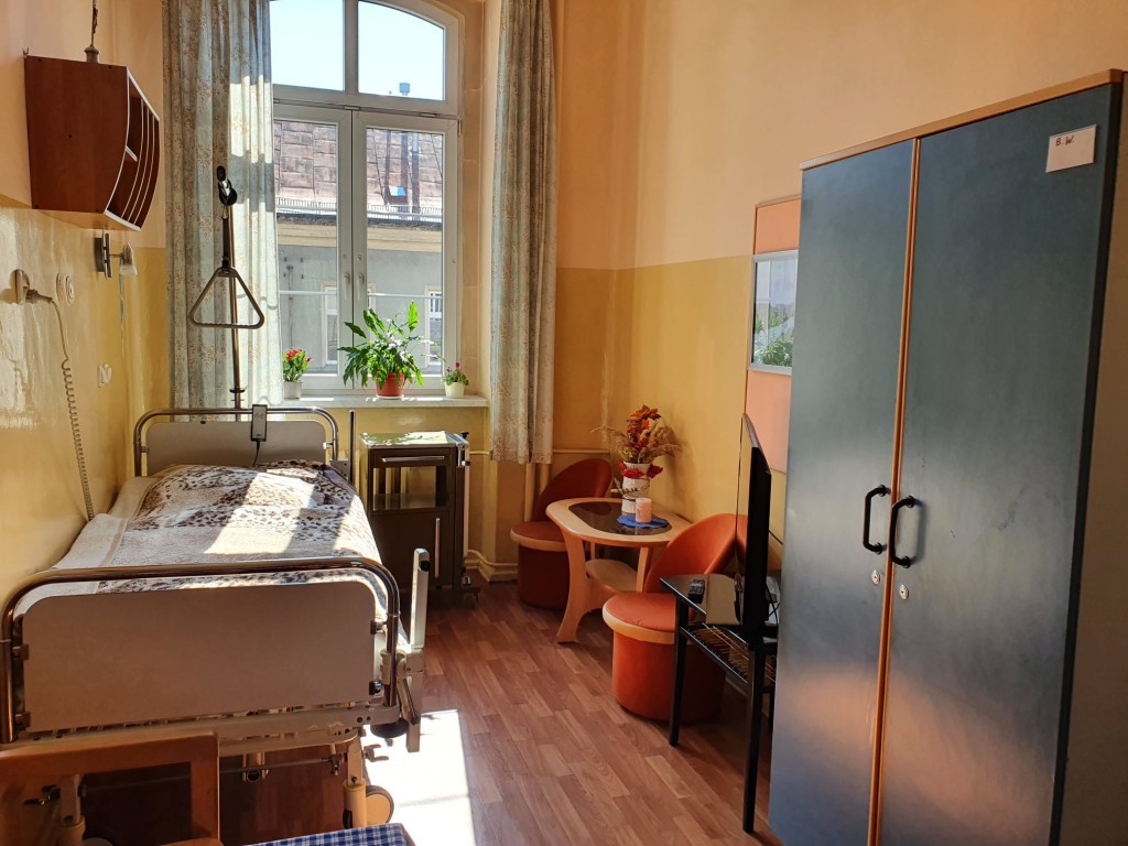 Jeden z pokoi w Domu św. Jana Bożego w Prudniku