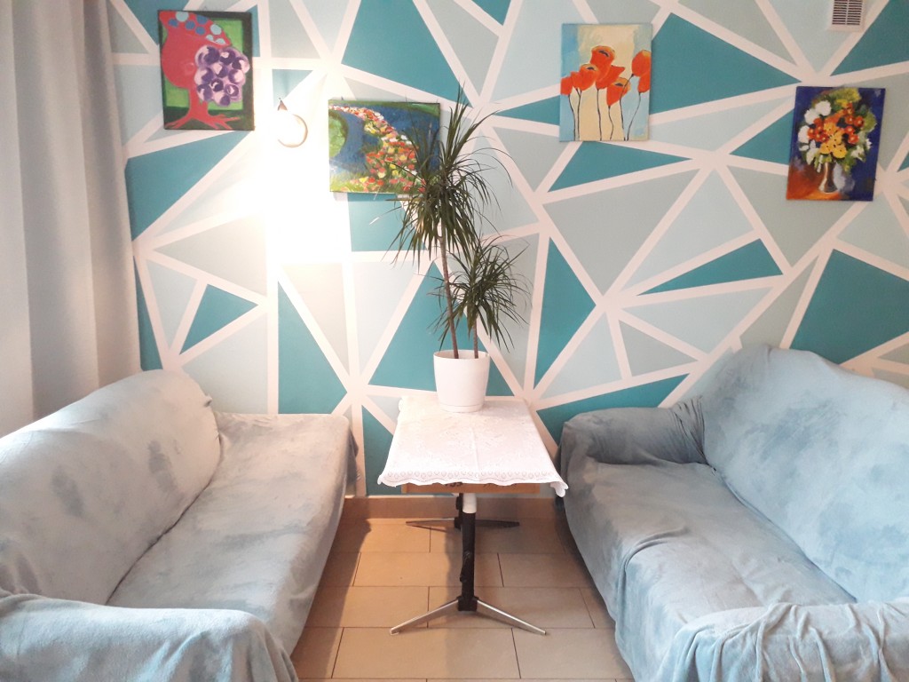 Jedna z sal pobytu dziennego w Domu Pomocy Społecznej Wójtkowska w Warszawie 