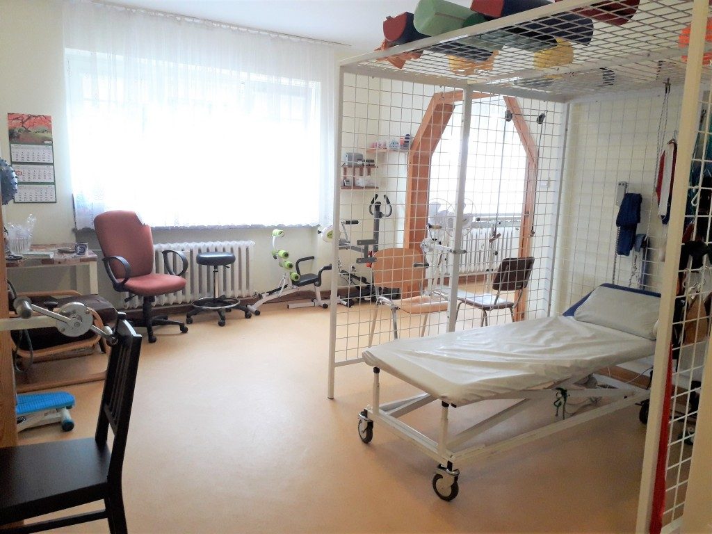 Dom Pomocy Społecznej Wójtkowska w Warszawie dysponuje profesjonalnie wyposażoną salą do rehabilitacji