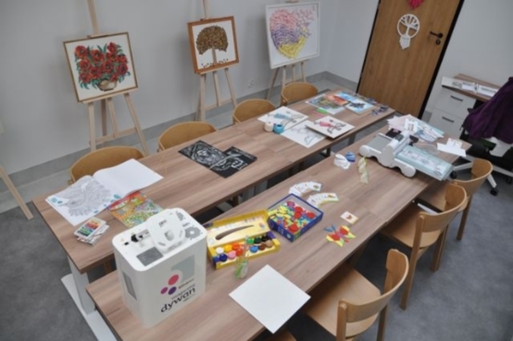 Dom Pomocy Społecznej im. s. M. Benodyny Koterbianki w Ostrowie Wielkopolskim dysponuje salą do terapii zajęciowej