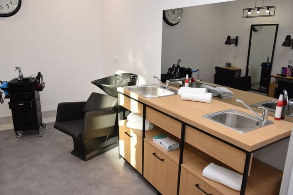 Mieszkańcy Domu Pomocy Społecznej im. s. M. Benodyny Koterbianki w Ostrowie Wielkopolskim mają dostęp do usług fryzjerskich na miejscu