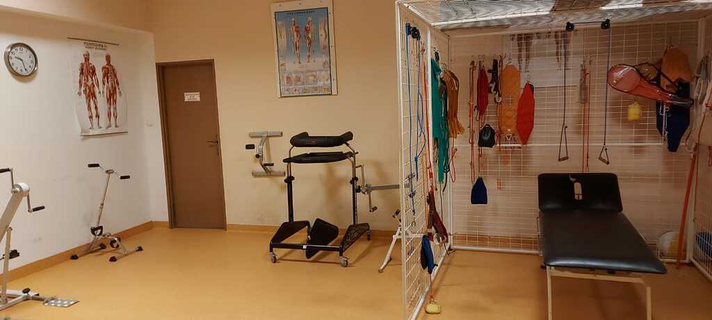 Dom Opieki w Brzegu Dolnym posiada profesjonalną salę do rehabilitacji ruchowej