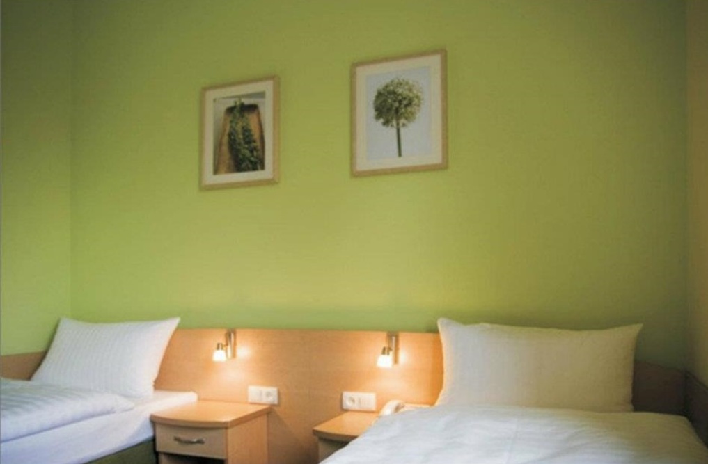 Pokój 2-osobowych w Domu Opieki „Domek z Sercem" w Radwanicach