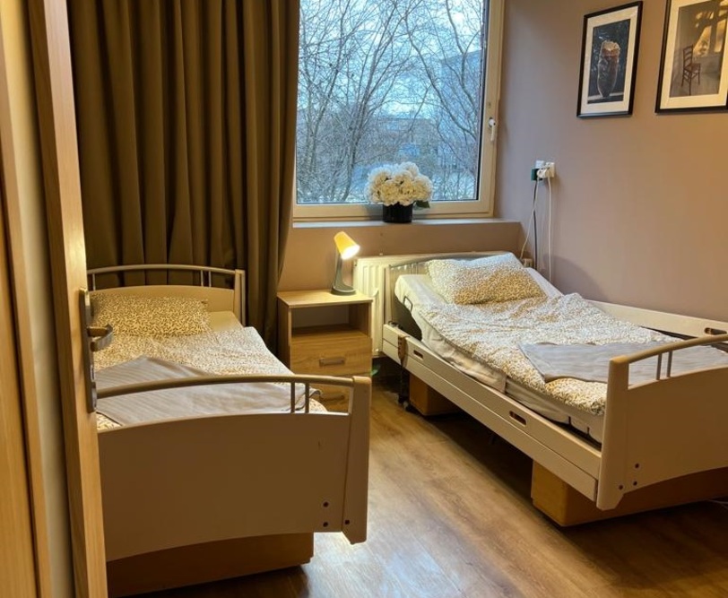 Pokoje w Dworku Seniora ZAGÓRZANKA w Rumi są wypoażone w instalację przywoławczą