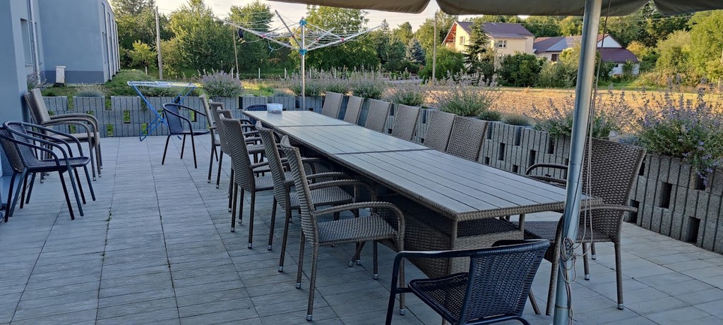 Mieszkańcy Centrum Opieki i Rehabilitacji OSTOJA w Landzmierzu mają do dyspozycji słoneczny taras