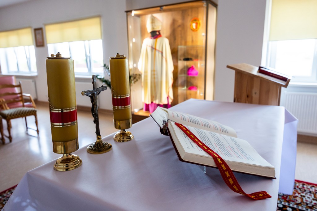 W Domu Pomocy Społecznej im. Bpa Stanisława Stefanka w Kolsku znajduje się kaplica