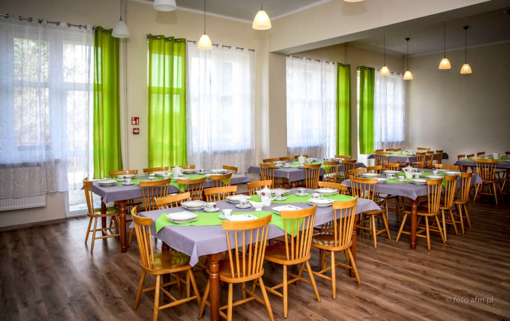 Wspólna jadalnia w Domu Opieki ELDERIS w Polanicy-Zdroju