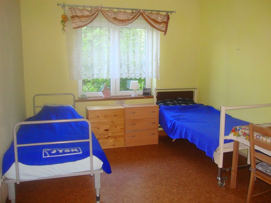 Dom Opieki JOLECZKA w Adamówku dysponuje pokojami 1-, 2- i 3-osobowymi