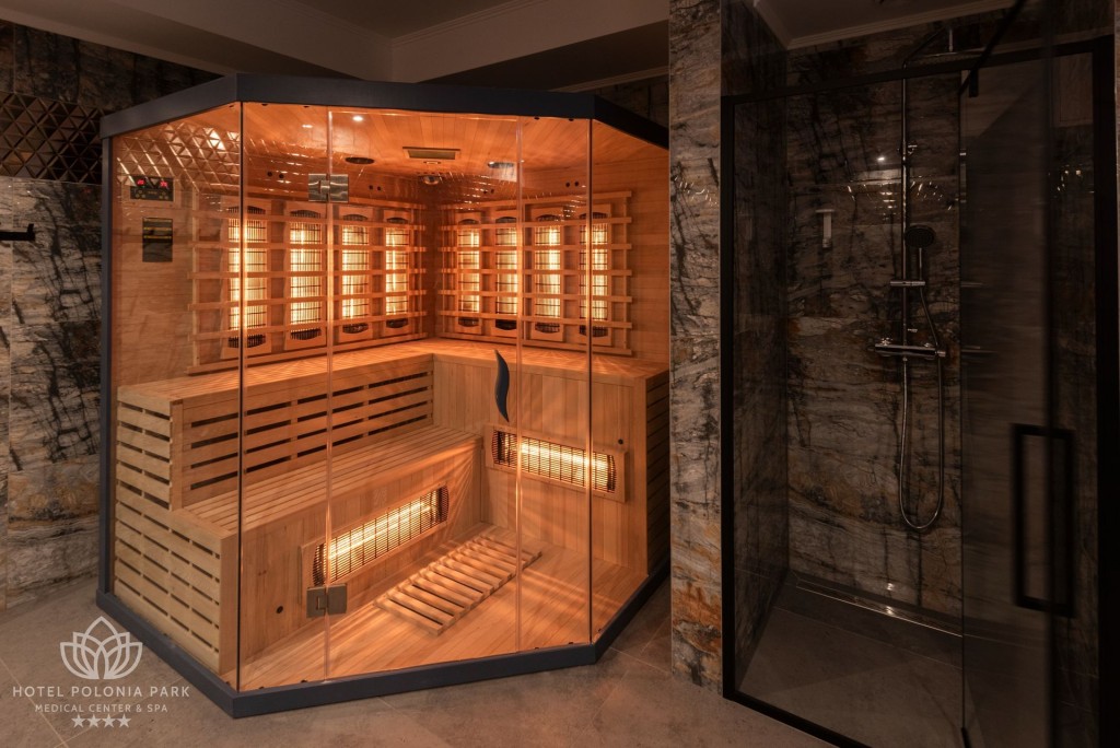 Hotel Polonia Park**** Medical Center & SPA w Busku-Zdroju dys[ponuje kameralną strefą SPA & Wellness
