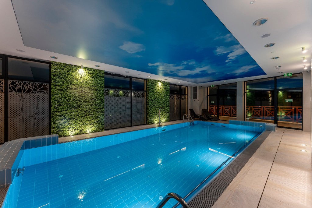 Aura Medical SPA w Nałęczowie dysponuje kameralną strefą SPA z krytym basenem i saunami