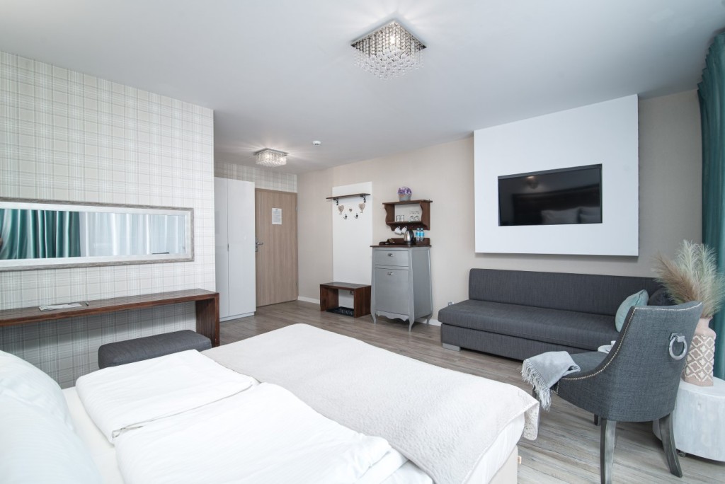 Goście Hotelu Adler Medical SPA w Stężycy mają do dyspozycji komfortowe pokoje i przestronne apartamenty