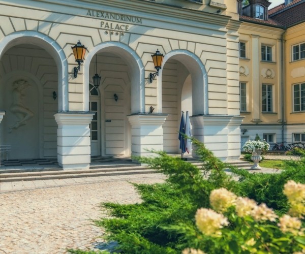 Pałac Alexandrinum w Poświętnem