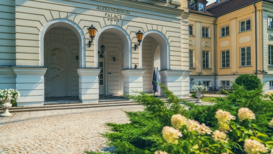 Pałac Alexandrinum w Poświętnem