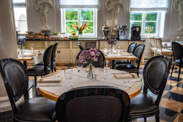 Pałac Alexandrinum w Poświętnem