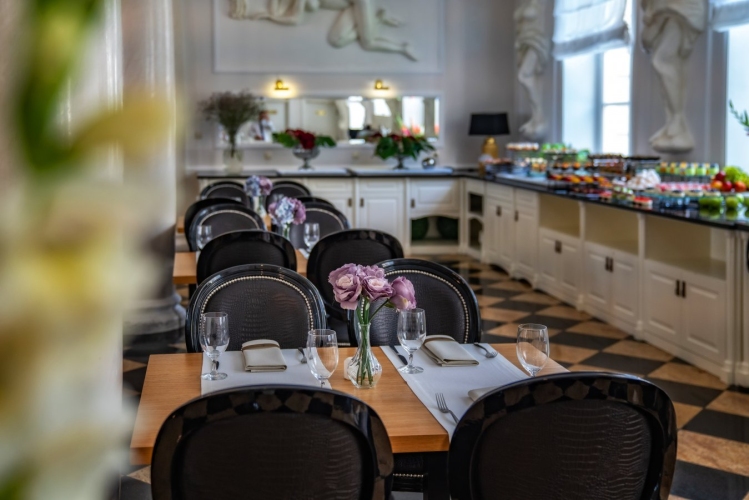 Pałac Alexandrinum w Poświętnem