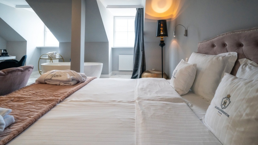 Pałac Alexandrinum w Poświętnem