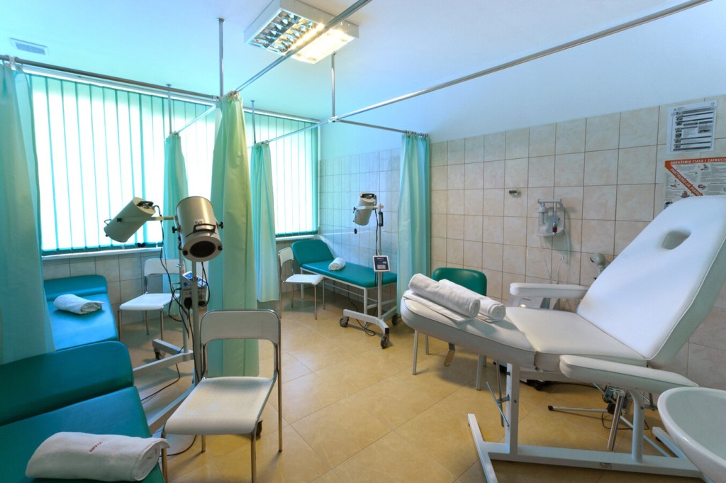 Jeden z pokoi zabiegowych w Ośrodku Wypoczynkowo-Rehabilitacyjnym BRYZA w Dźwirzynie