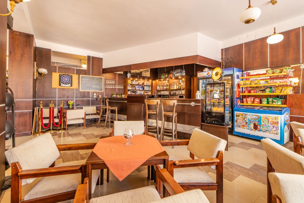 Na parterze Ośrodka Wczasowo-Rehabilitacyjnego EWA w Ustroniu Morskim znajduje się świetnie wyposażony sklepik - bar