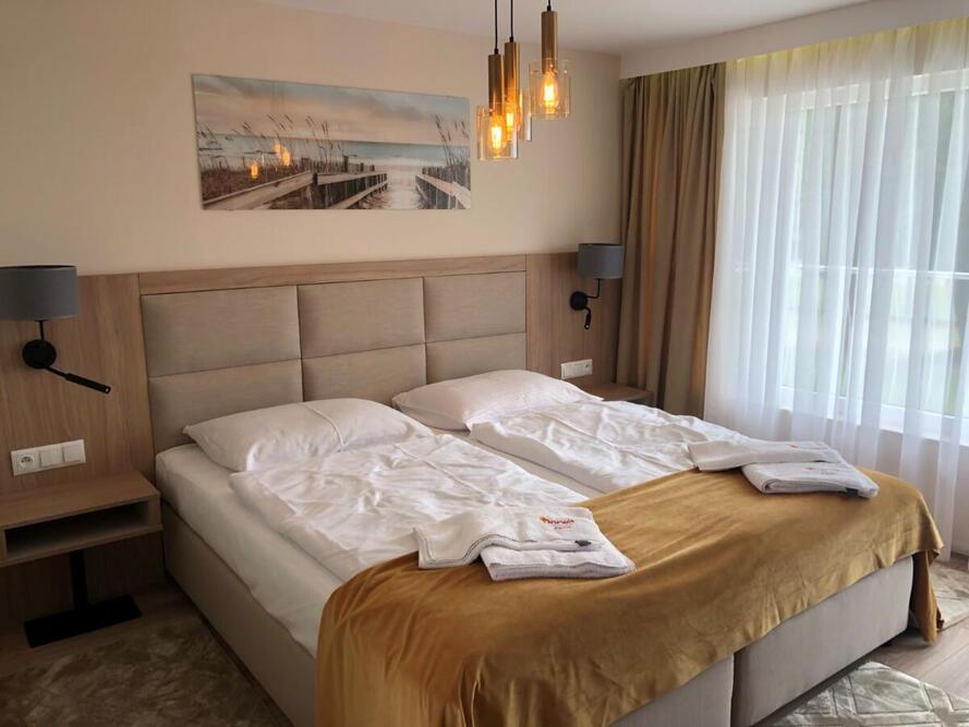 Ośrodek Wczasowy „Perła” w Dźwirzynie oferuje swoim gościom pokoje w wersji standard i komfort