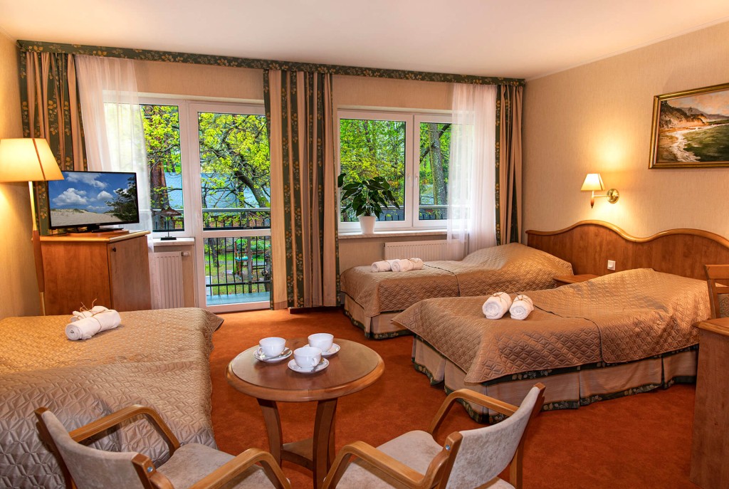 Jeden z pokoi gościnnych w Kompleksie Wypoczynkowym „Róża Wiatrów” w Darłówku