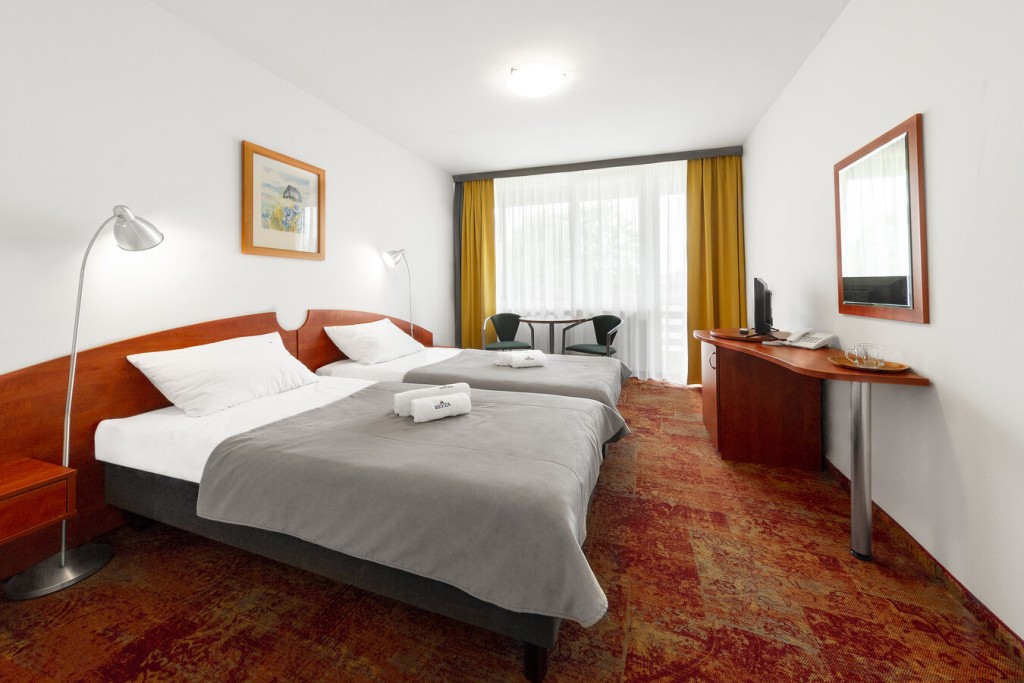 Na gości Ośrodka Wypoczynkowo-Rehabilitacyjnego BRYZA w Dźwirzynie czekają między innymi pokoje 2-osobowe