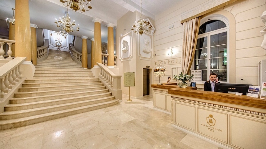 Pałac Alexandrinum w Poświętnem