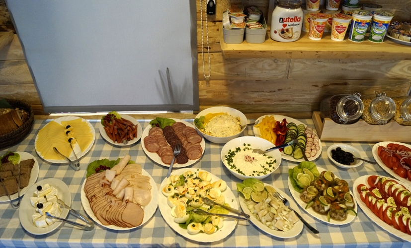 Willa Nest w Unieściu słynie ze smacznych i różnorodnych bufetów śniadaniowych