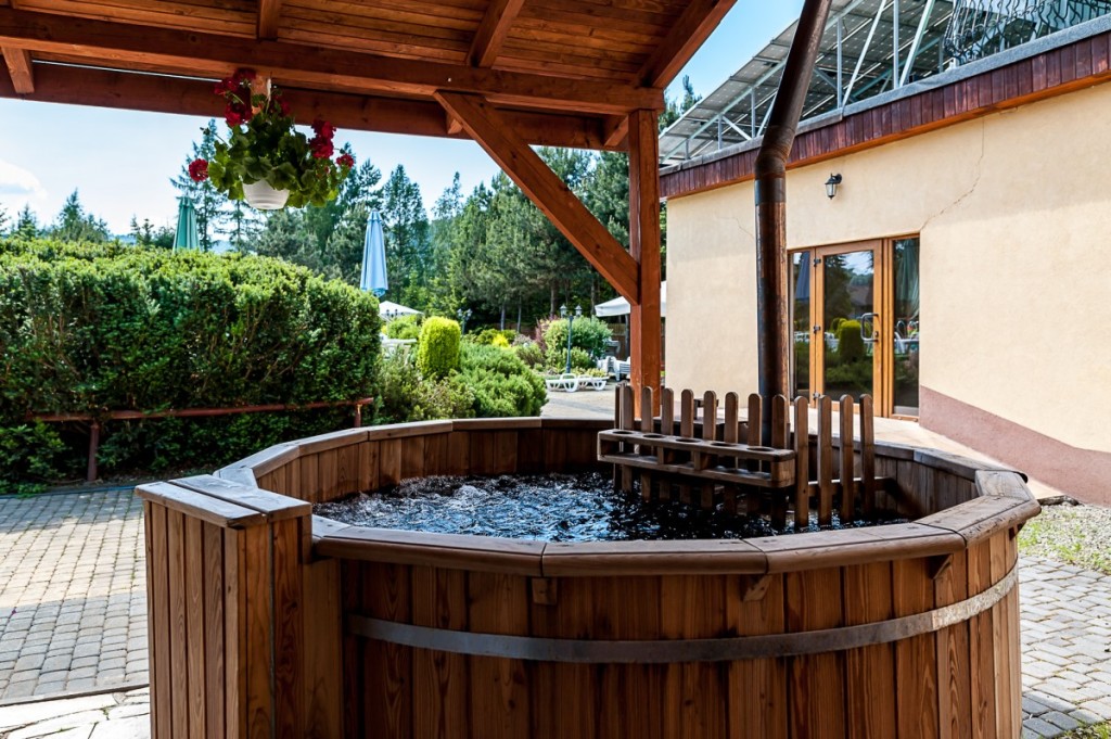 Ośrodek Wczasowy CZAHÓWKA w Pewli Małej