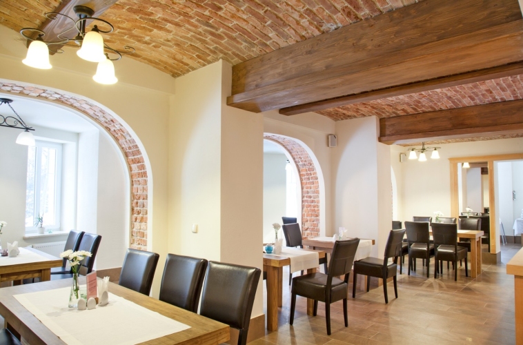 Jadalnia w Villi Lessing w Polanicy-Zdroju - to tu każdego ranka serwowane są smaczne śniadania